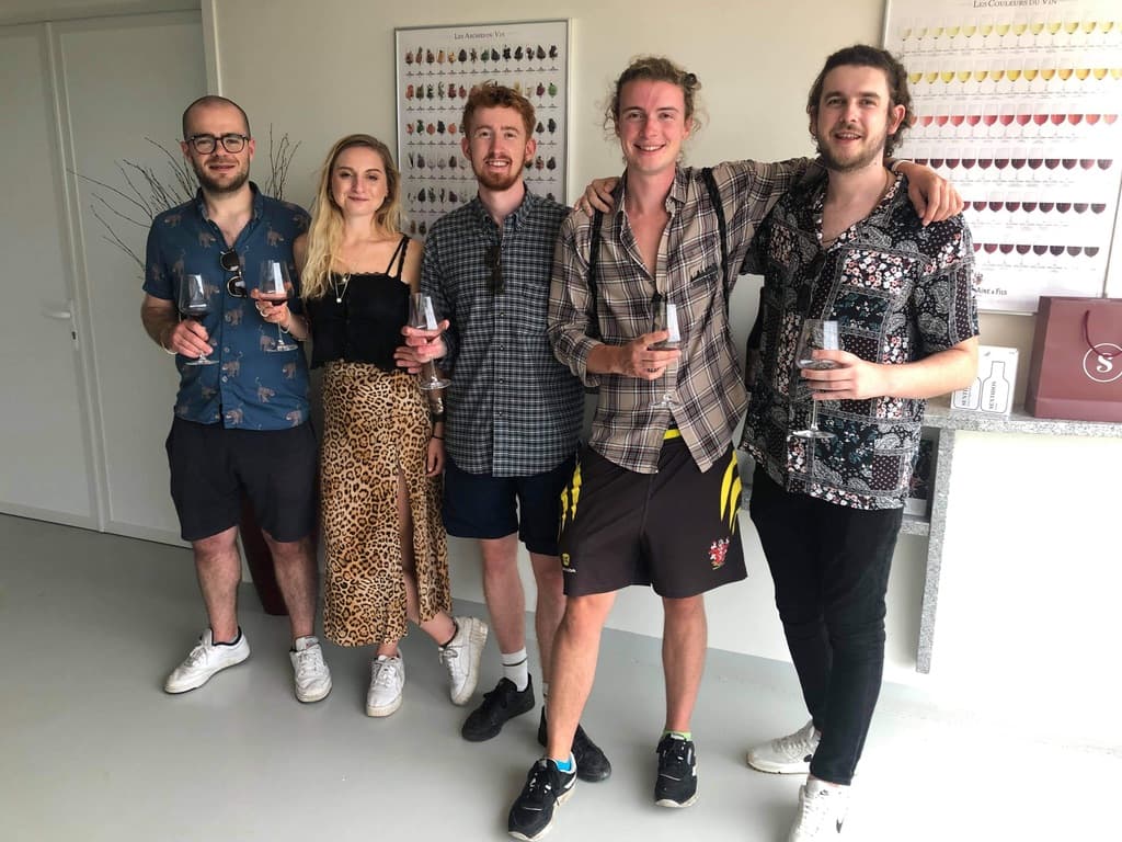 Photo of /_next/static/media/wine-tasting.6f2e0ddb.jpeg